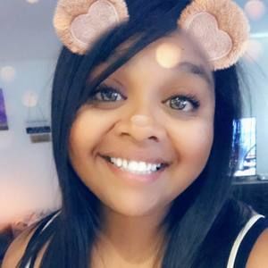 Meet your Posher, Lia